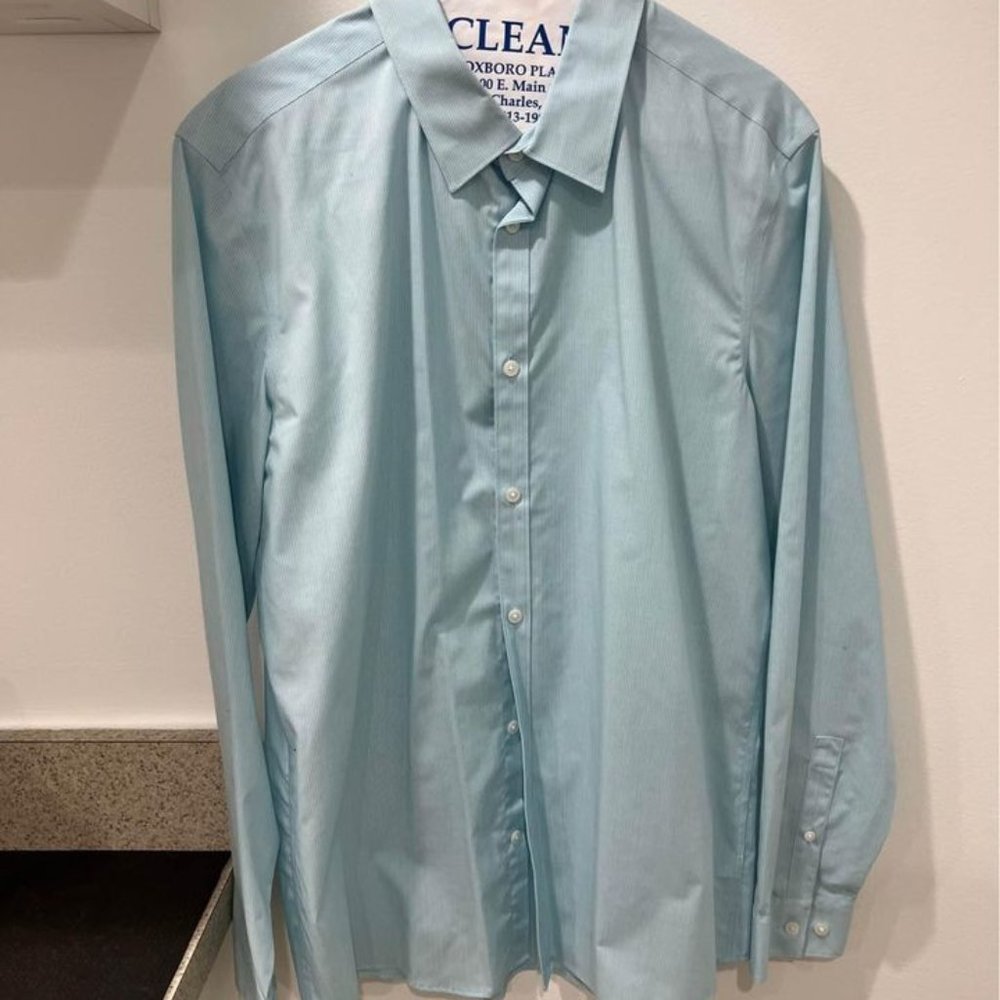 Men’s Calvin Klein non iron dress shirt size medium